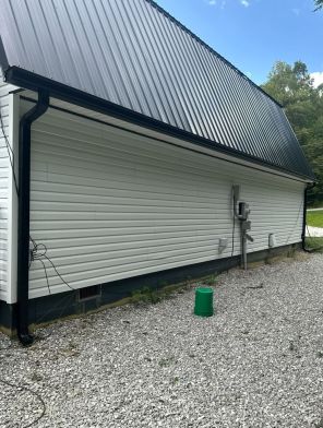 Roof Vinyl Siding & Gutter Replacement in Monticello, KY (1)